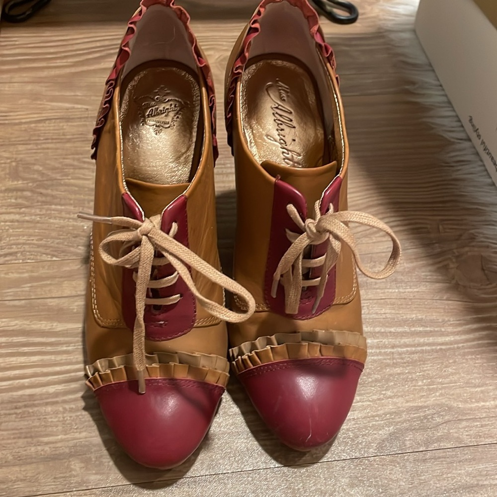 Rare anthro miss Albright Tan and Red Women's Heels 👠 - Picture 5 of 11